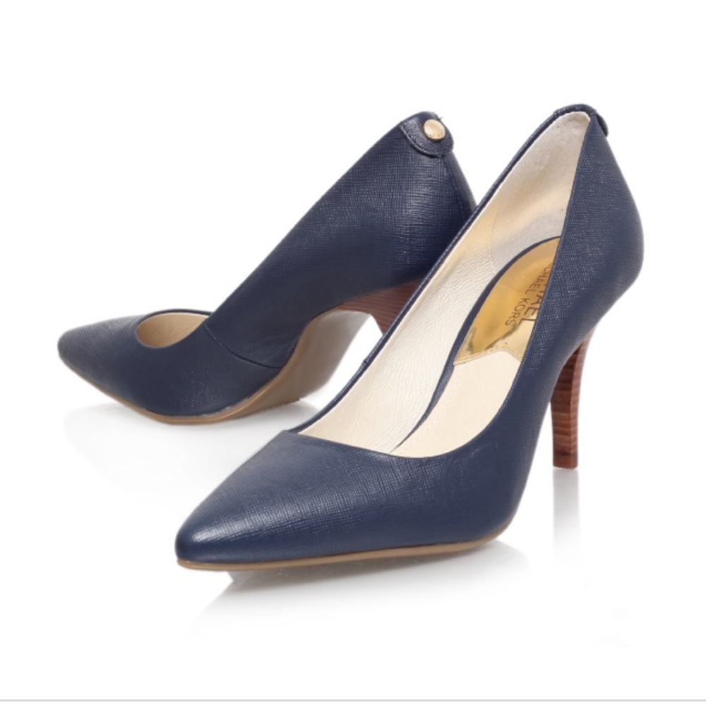 Elegant Navy Blue Pumps